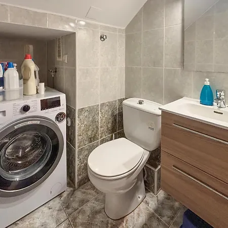 Apartment 2 Bedroom Beautiful In