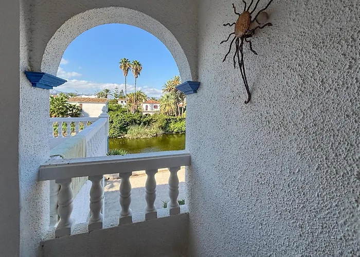 Apartment 2 Bedroom Beautiful In