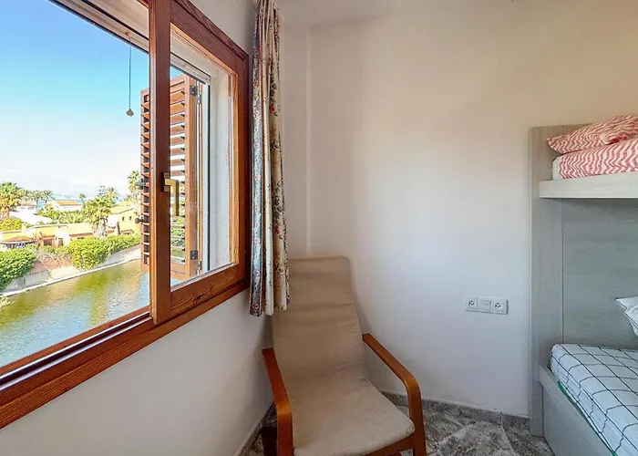 Apartment 2 Bedroom Beautiful In *